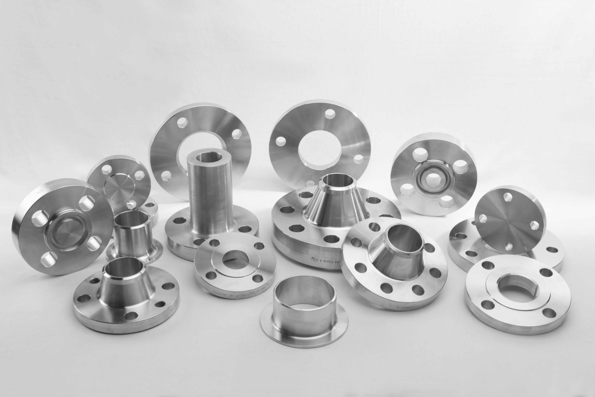 Duplex and Super Duplex Round Bars by Hindco Steel and Alloys