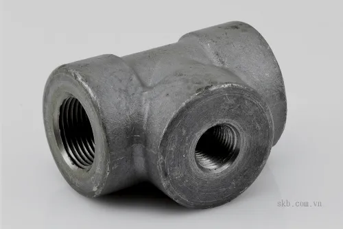 Threaded Uequal Tee Fitting by Hindco Steel and Alloys